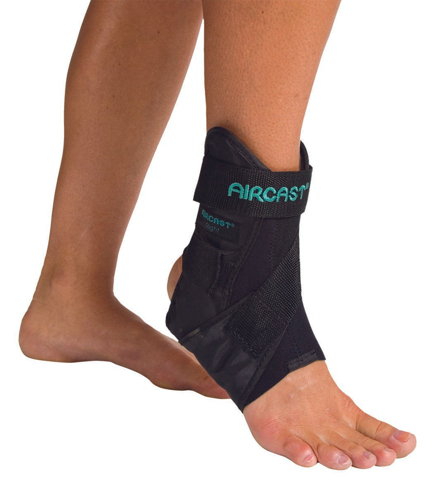 AirSportÂª Right Ankle Support, Medium